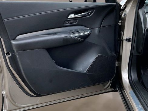 Used 2024 Cadillac XT4 Premium Luxury w/ Technology Package FWD image 18