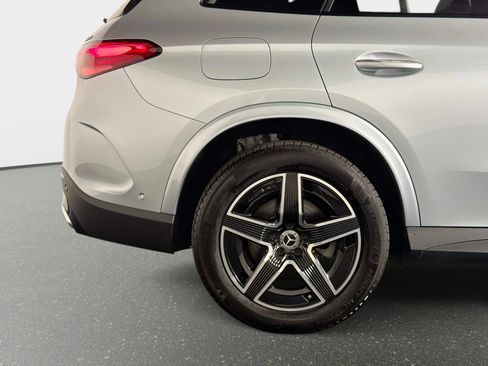 Used 2025 Mercedes-Benz GLC 300 4MATIC w/ AMG Line image 18