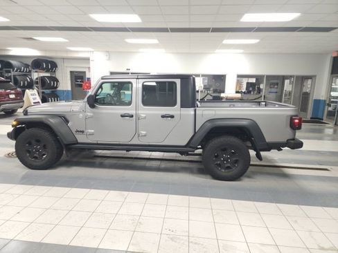 Used 2020 Jeep Gladiator Sport w/ Quick Order Package 24S image 3