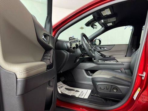 New 2026 Chevrolet Equinox LT w/ Convenience Package II image 9