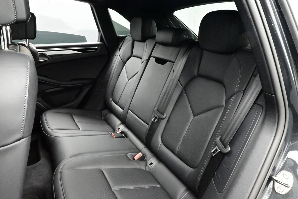 Certified 2025 Porsche Macan AWD/4WD image 14