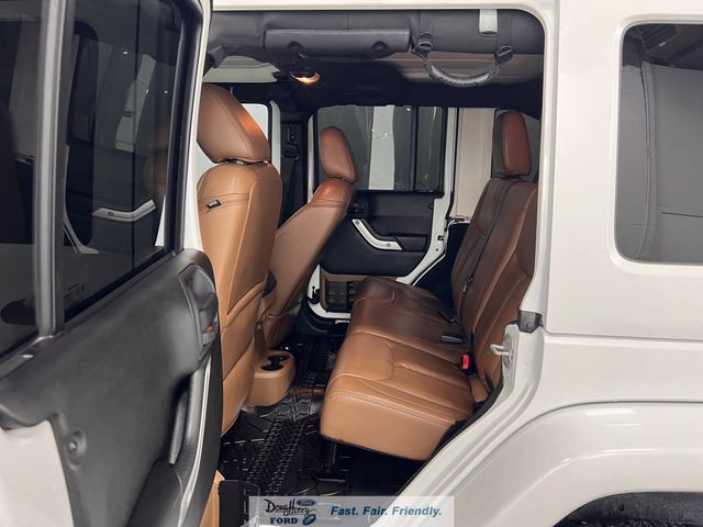Used 2014 Jeep Wrangler Unlimited Sahara w/ Dual Top Group AWD/4WD image 27