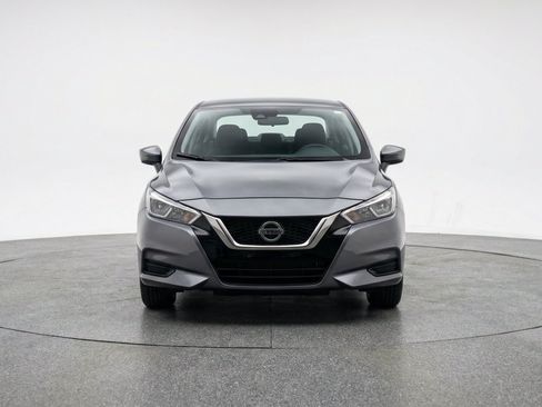 Used 2025 Nissan Versa SV FWD image 2