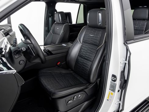 Used 2023 Cadillac Escalade V image 9