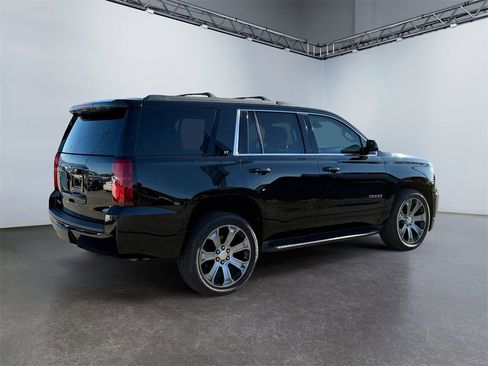 Used 2019 Chevrolet Tahoe LT image 3