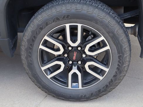 Used 2023 GMC Sierra 1500 AT4 w/ AT4 Premium Package AWD/4WD image 31