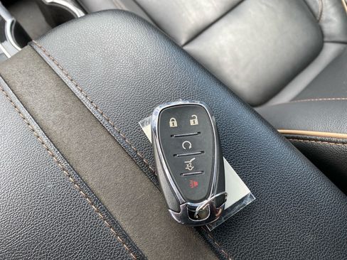 Used 2019 Chevrolet Blazer Premier w/ Sun and Wheels Package FWD image 9