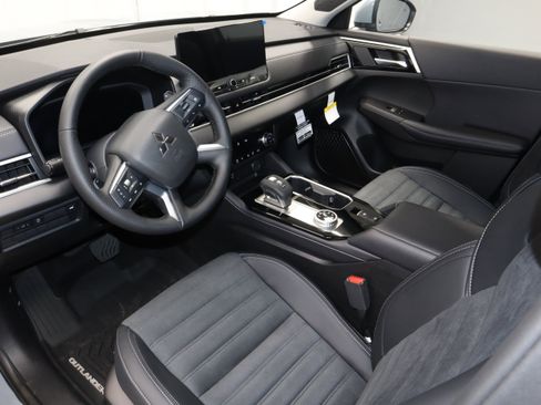 New 2026 Mitsubishi Outlander SE image 18