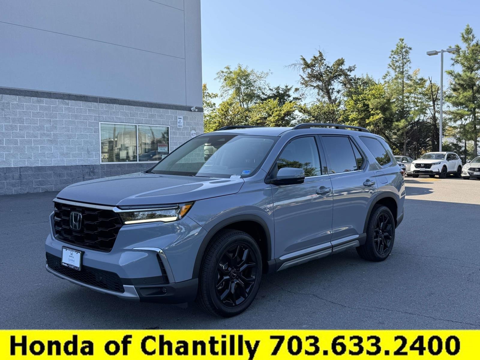 Certified 2025 Honda Pilot Touring image 5
