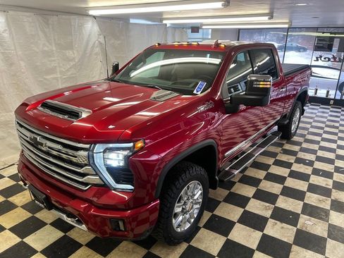 Used 2024 Chevrolet Silverado 2500 High Country w/ Technology Package AWD/4WD image 6