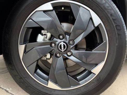 Used 2024 Nissan Rogue SV w/ SV Premium Package FWD image 9