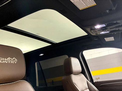 Used 2024 Chevrolet Tahoe High Country AWD/4WD image 12