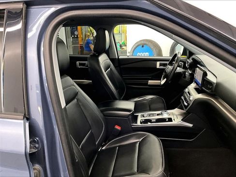 Used 2021 Ford Explorer XLT w/ Equipment Group 202A AWD/4WD image 11