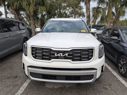 Used 2024 Kia Telluride S image 2