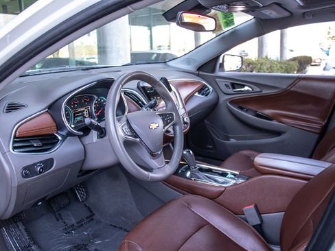 Used 2017 Chevrolet Malibu LT w/ Leather Package image 11