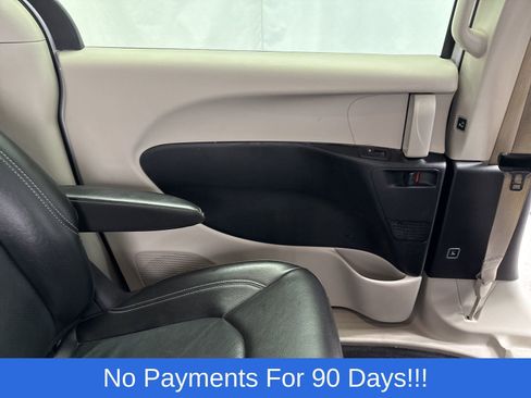 Used 2022 Chrysler Pacifica Touring-L image 32