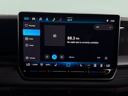 Certified 2025 Volkswagen Tiguan SE AWD/4WD image 24