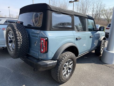 Used 2023 Ford Bronco Badlands image 6