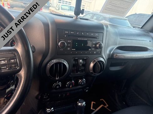 Used 2018 Jeep Wrangler Unlimited Sport image 10