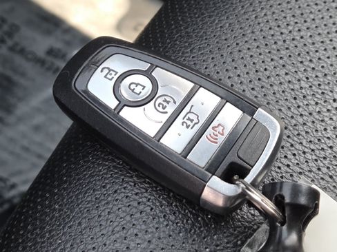 Used 2019 Ford Expedition XLT w/ Equipment Group 202A AWD/4WD image 34