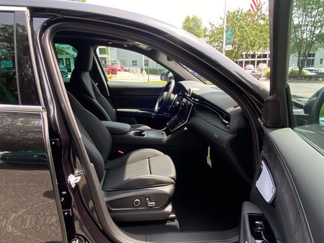 Used 2025 Maserati Grecale GT AWD/4WD image 36