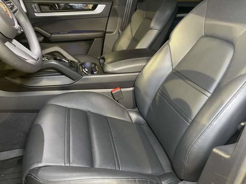 Certified 2025 Porsche Cayenne Coupe AWD/4WD image 5