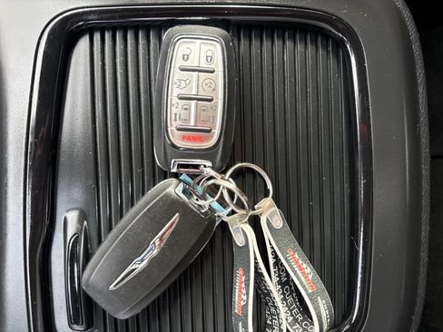 Used 2024 Chrysler Pacifica Touring-L w/ S Appearance Package AWD/4WD image 40