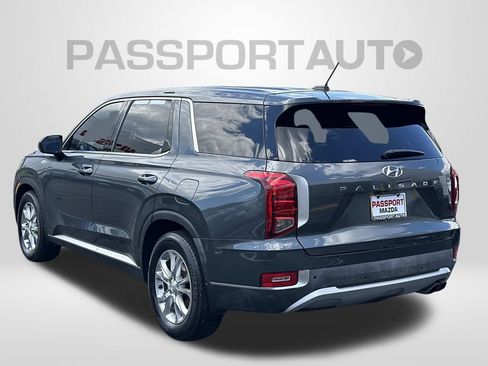 Used 2021 Hyundai Palisade SE FWD image 2