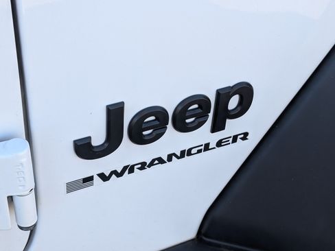 Used 2024 Jeep Wrangler Unlimited Sport AWD/4WD image 11