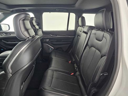 Used 2023 Jeep Grand Cherokee Overland w/ Advanced Protech Group III AWD/4WD image 17