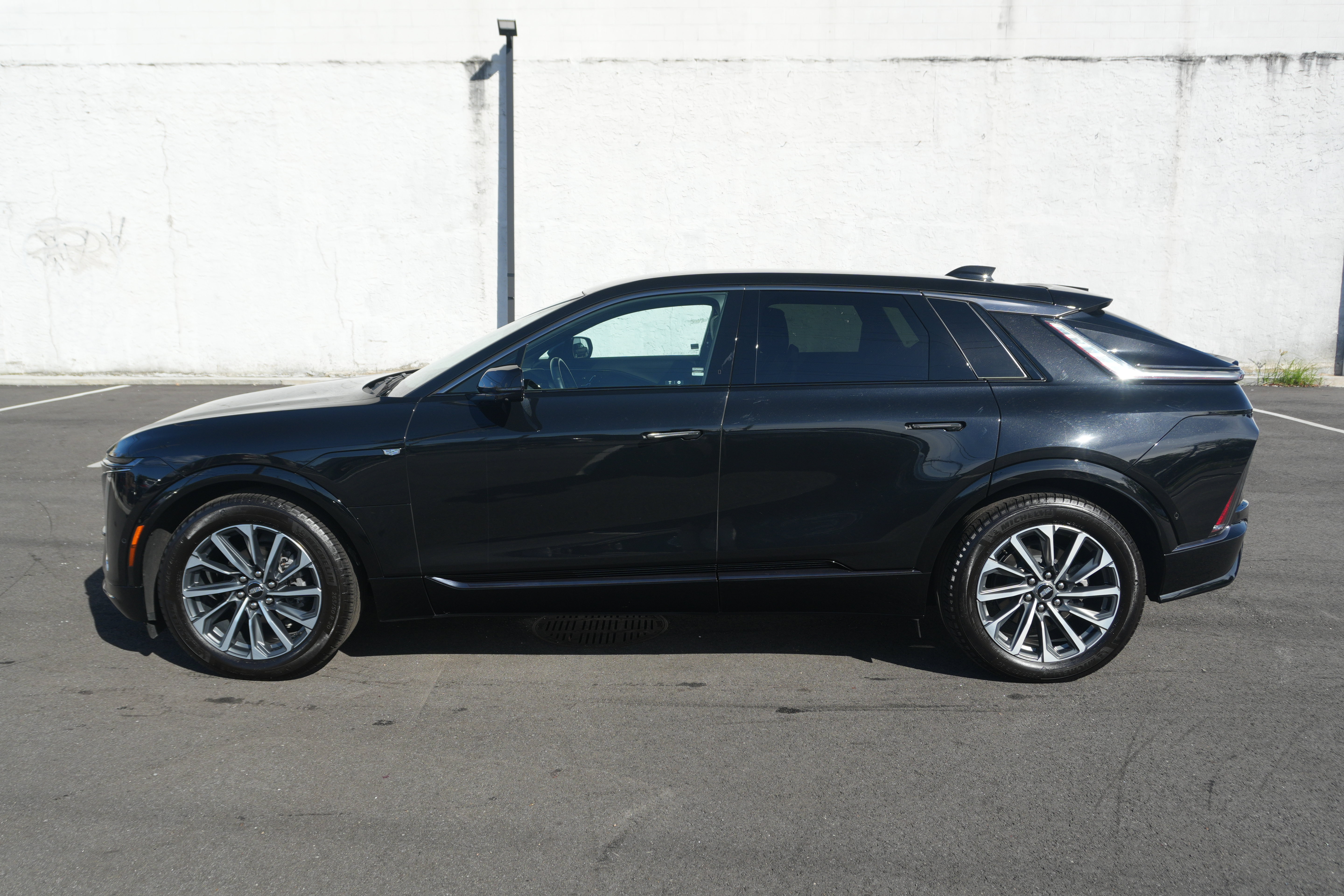Used 2024 Cadillac Lyriq Sport w/ LPO, Floor Liner Package AWD/4WD image 2