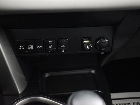 Used 2018 Toyota RAV4 XLE image 35