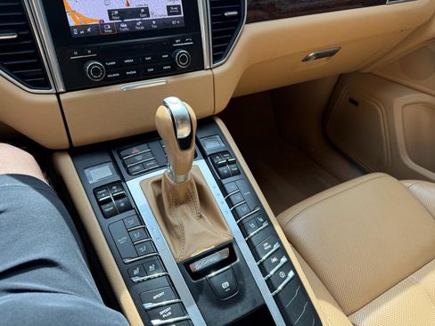 Used 2017 Porsche Macan S image 12