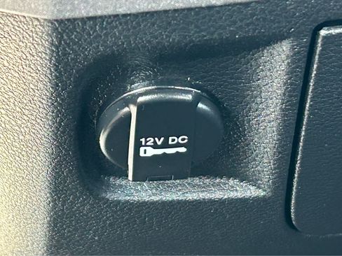Used 2017 RAM 1500 Express RWD image 24