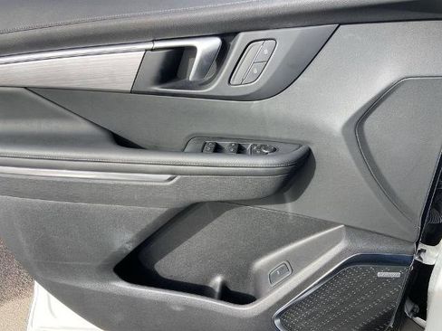 Used 2025 Buick Enclave Preferred image 18