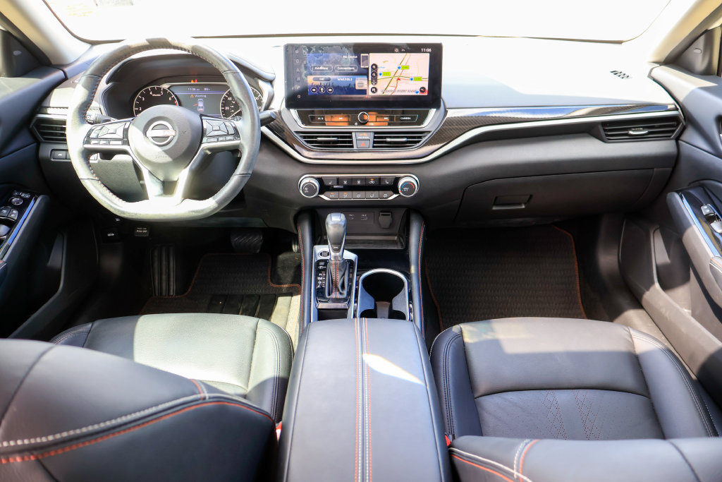 Used 2024 Nissan Altima 2.5 SR w/ SR Premium Package FWD image 6