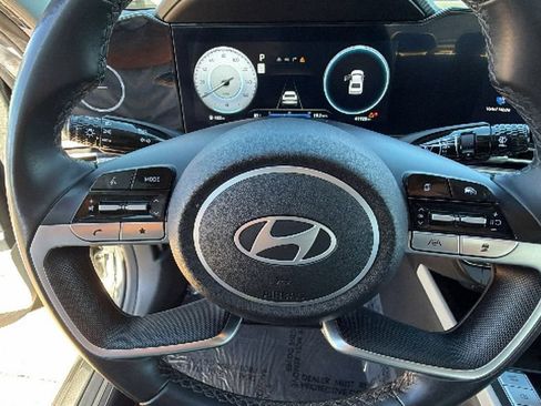 Used 2024 Hyundai Elantra Limited FWD image 18