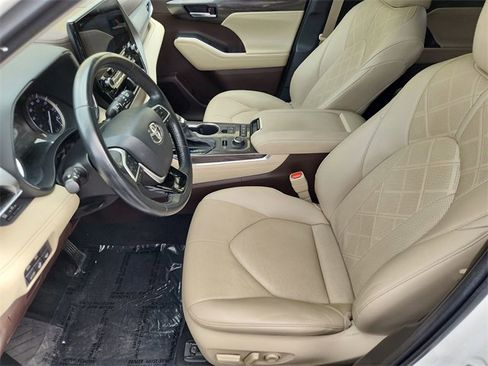 Used 2022 Toyota Highlander Platinum image 20