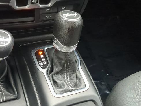Used 2018 Jeep Wrangler Unlimited Sahara AWD/4WD image 29