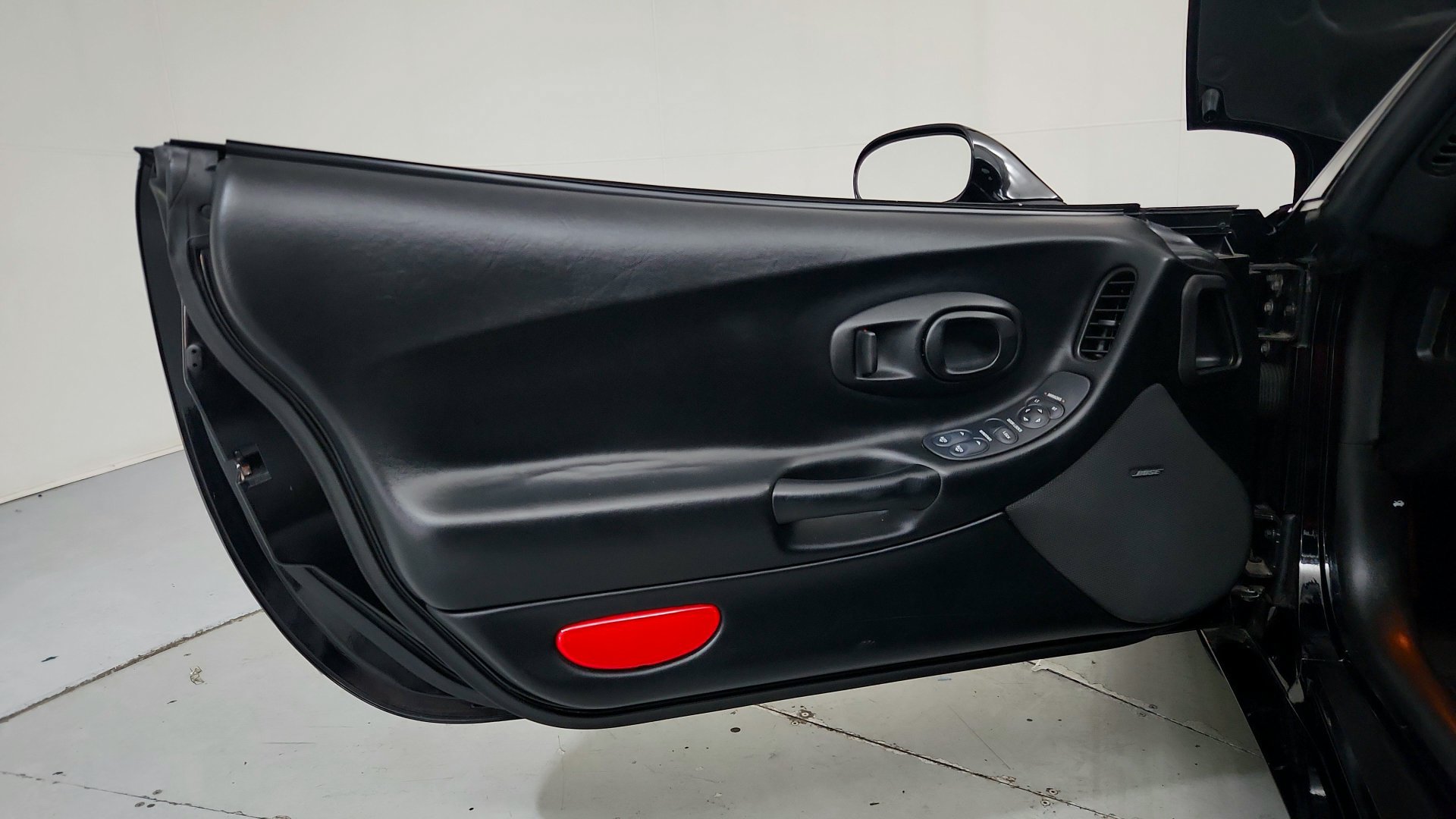 Used 2004 Chevrolet Corvette Coupe RWD image 16