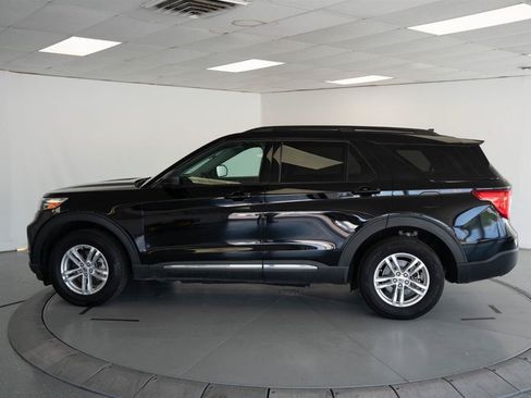Used 2022 Ford Explorer XLT AWD/4WD image 4