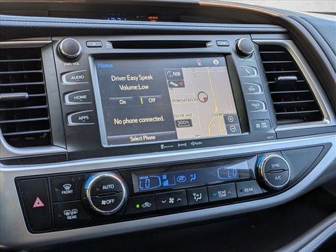 Used 2017 Toyota Highlander XLE image 6