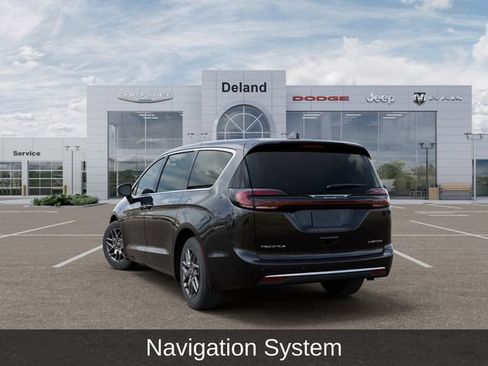 New 2027 Chrysler Pacifica Limited FWD image 3