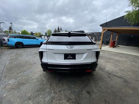 Used 2025 Cadillac Lyriq Luxury AWD/4WD image 5