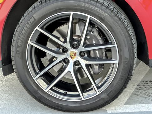 Used 2025 Porsche Macan image 26