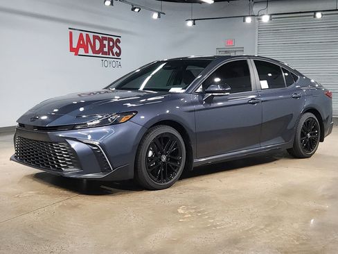 New 2026 Toyota Camry SE FWD image 3