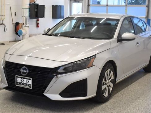 Used 2023 Nissan Altima 2.5 S FWD image 9
