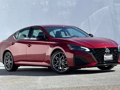 Certified 2023 Nissan Altima 2.0 SR image 2