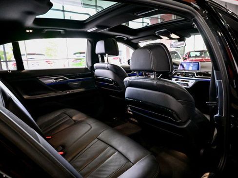 Used 2020 BMW 750i xDrive w/ Executive Package AWD/4WD image 28