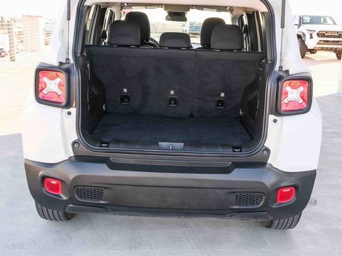 Used 2023 Jeep Renegade Latitude AWD/4WD image 27